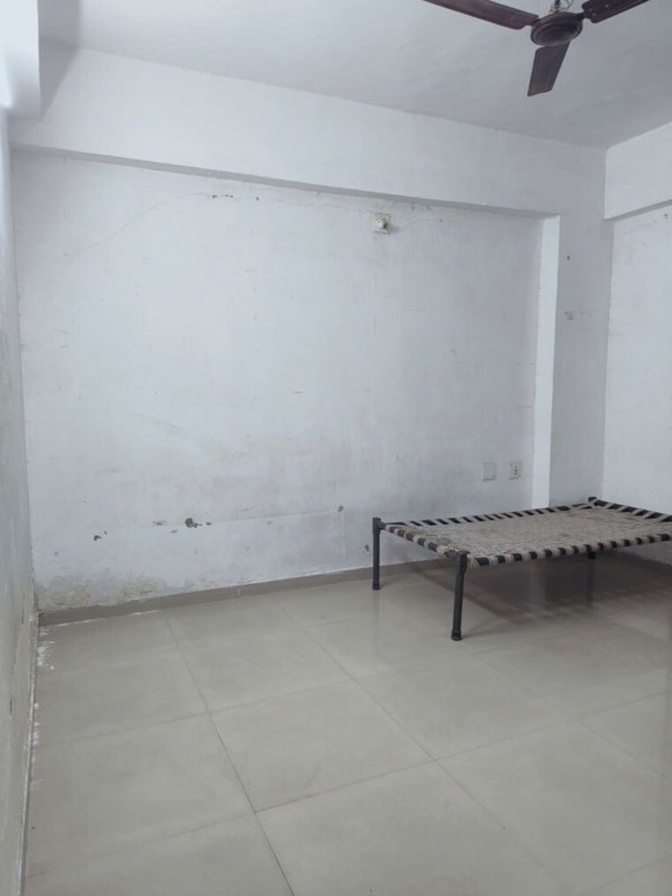 Room, sargasan 3 Bedroom 410 Sq.Ft. Apartment In Sargasan Gandhinagar 10152378