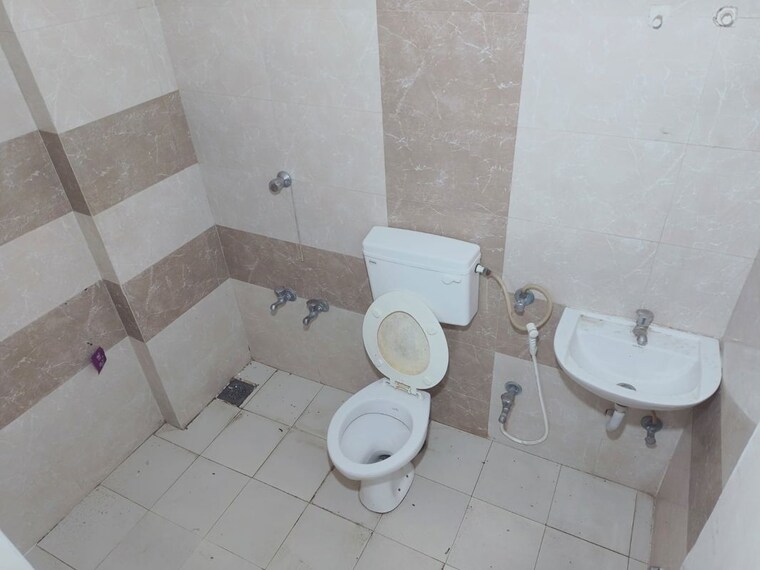 Bathroom, sargasan 3 Bedroom 410 Sq.Ft. Apartment In Sargasan Gandhinagar 10152378