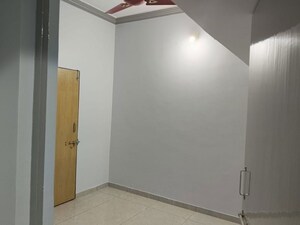 Room in 2.5 BHK Builder Floor at Chandkheda – for Rent