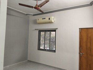 Room in 2.5 BHK Builder Floor at Chandkheda – for Rent