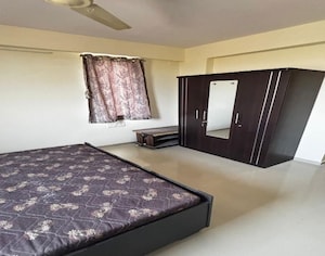 Bedroom in 2 BHK Apartment at Sargasan – for Rent