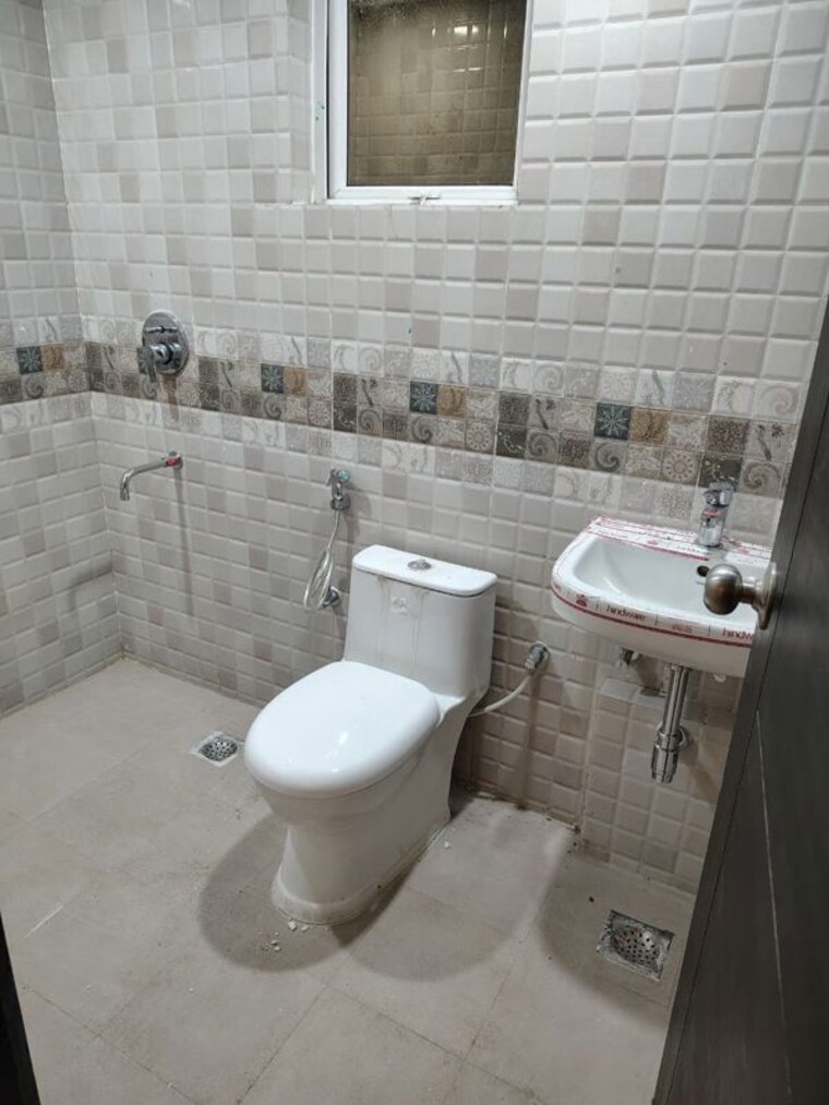Bathroom, signature-global-park 2 Bedroom 822 Sq.Ft. Apartment In Sohna Sector 36 Gurgaon 10152624