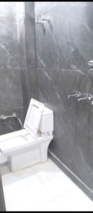 Bathroom in 1 BHK Builder Floor at Shastri Nagar – for Rent