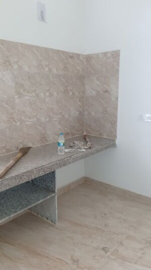 Furnished Amenities in 2 BHK Villa at Six Mile – for Rent