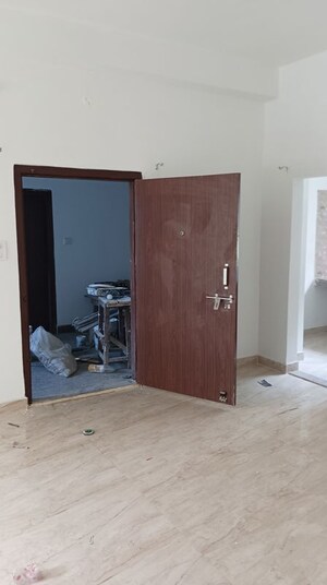 Room in 2 BHK Villa at Six Mile – for Rent