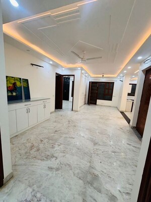 Room in 6+ BHK Independent House at Dlf Phase ii – for Sale