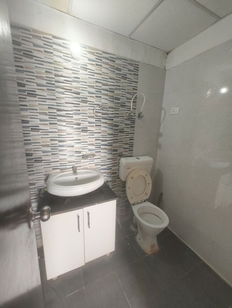 Bathroom, signature-global-the-roselia 2 Bedroom 600 Sq.Ft. Apartment In Sector 95a Gurgaon 10152767
