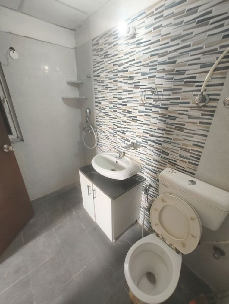 Bathroom, signature-global-the-roselia 2 Bedroom 600 Sq.Ft. Apartment In Sector 95a Gurgaon 10152767