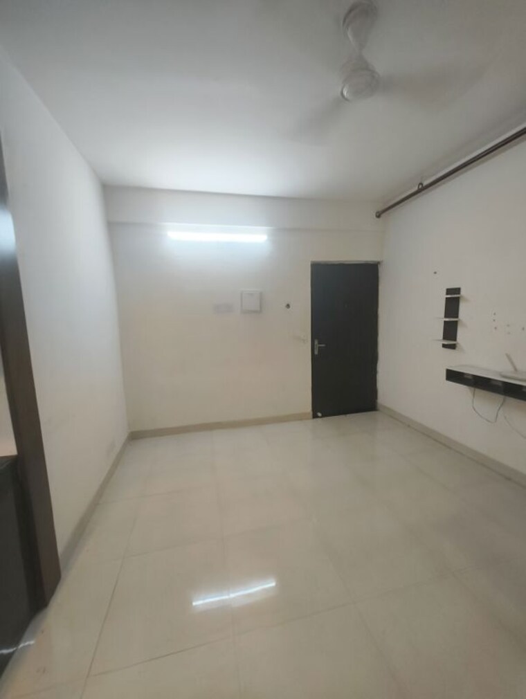 Room, signature-global-the-roselia 2 Bedroom 600 Sq.Ft. Apartment In Sector 95a Gurgaon 10152767