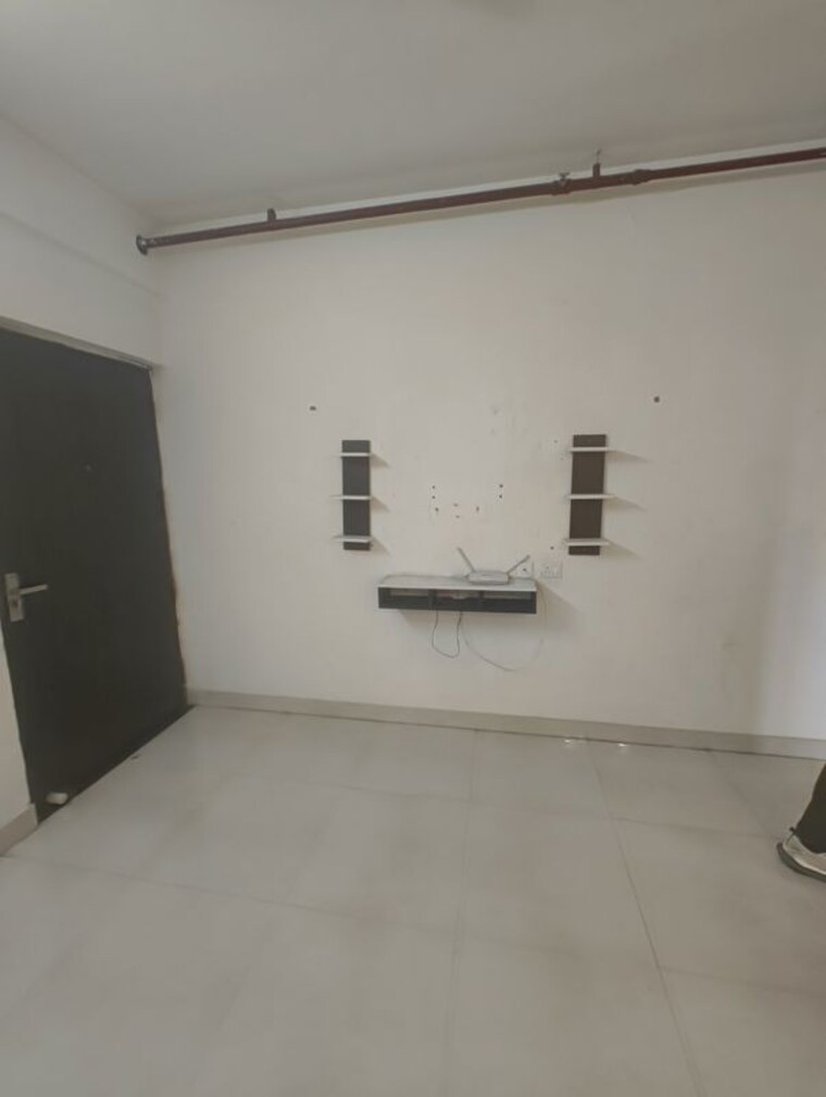 Room, signature-global-the-roselia 2 Bedroom 600 Sq.Ft. Apartment In Sector 95a Gurgaon 10152767