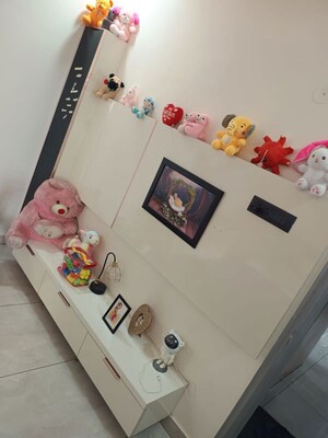 Furnished Amenities in 3 BHK Apartment at Paramount Floraville, Sector 137 – for Sale