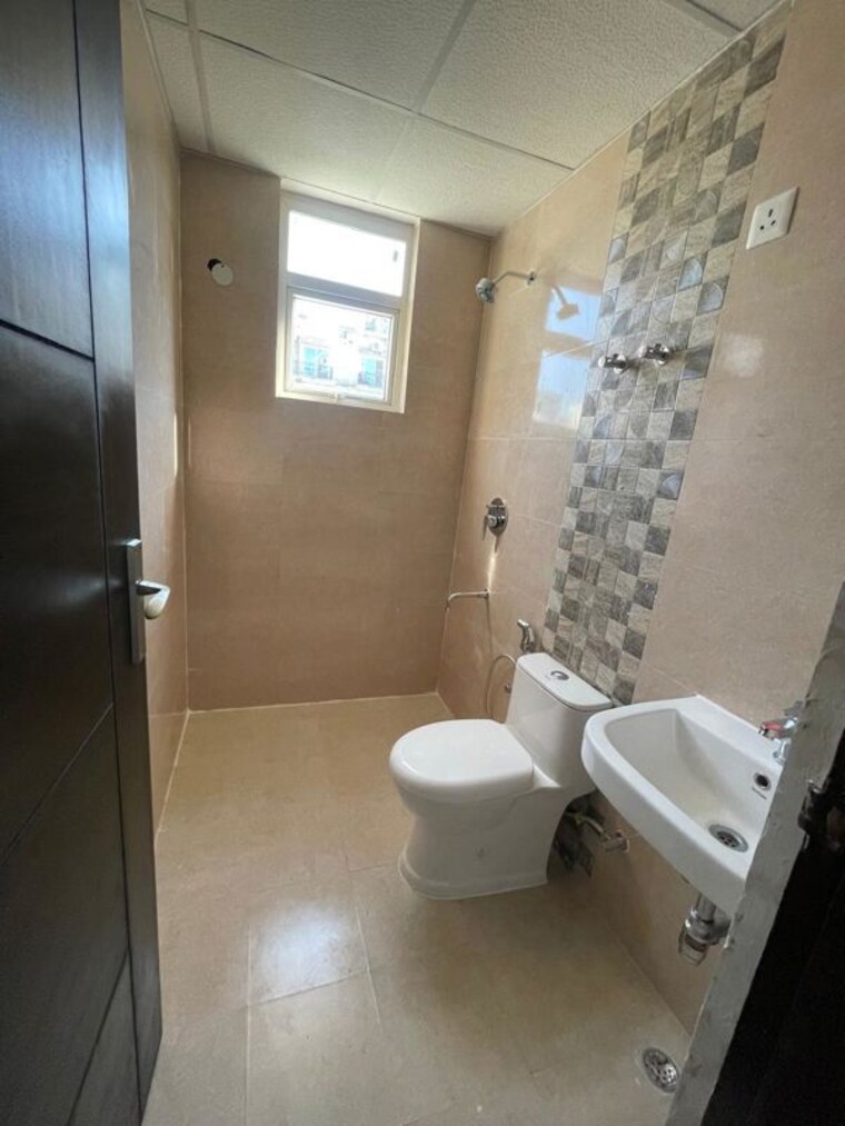 Bathroom, signature-global-park 2 Bedroom 822 Sq.Ft. Apartment In Sohna Sector 36 Gurgaon 10152777