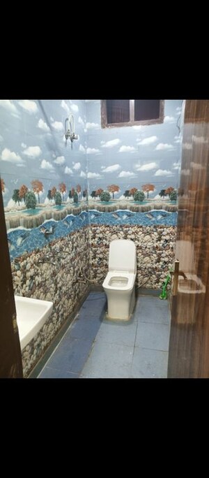 Swimming Pool in 1.5 BHK Builder Floor at Shastri Nagar – for Rent