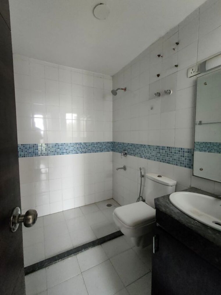 Bathroom, unitech-uniworld-gardens-2 3 Bedroom 1355 Sq.Ft. Apartment In Sector 47 Gurgaon 10152987