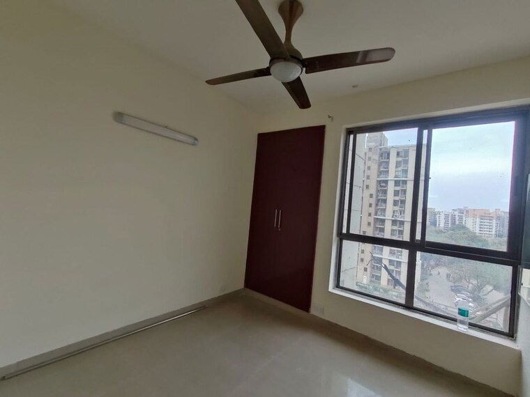 Room, unitech-uniworld-gardens-2 3 Bedroom 1355 Sq.Ft. Apartment In Sector 47 Gurgaon 10152987