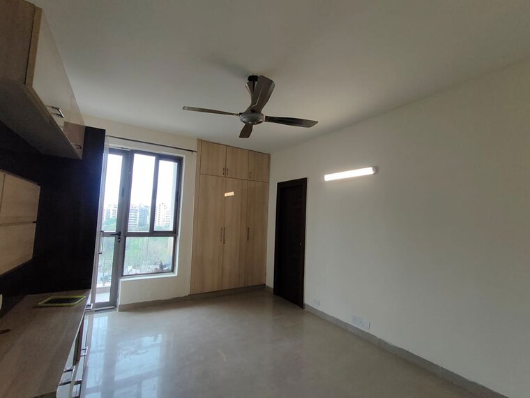 Room, unitech-uniworld-gardens-2 3 Bedroom 1355 Sq.Ft. Apartment In Sector 47 Gurgaon 10152987