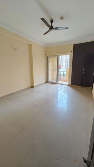 Room in 3 BHK Apartment at Paramount Floraville, Sector 137 – for Sale