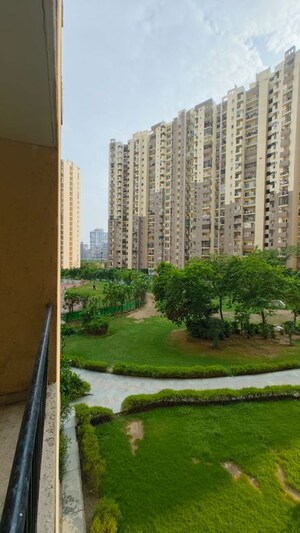 Swimming Pool in 3 BHK Apartment at Paramount Floraville, Sector 137 – for Sale