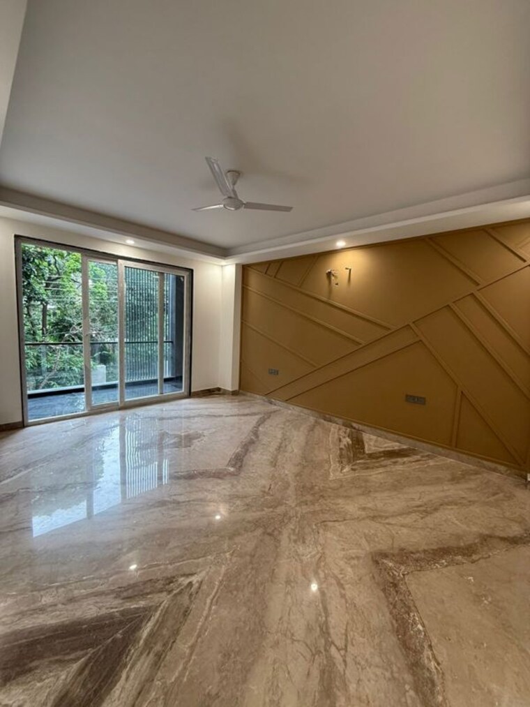 Room, sector 23 4 Bedroom 339 Sq.Yd. Independent House In Sector 23 Gurgaon 10153019