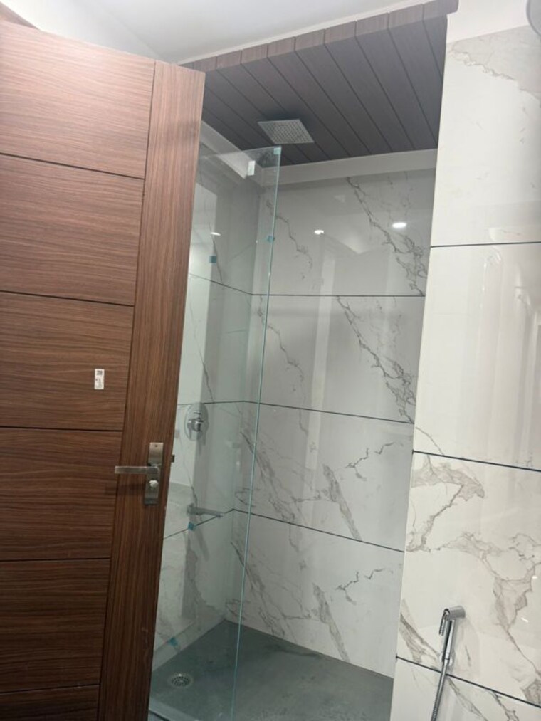 Bathroom, sector 23 4 Bedroom 339 Sq.Yd. Independent House In Sector 23 Gurgaon 10153019
