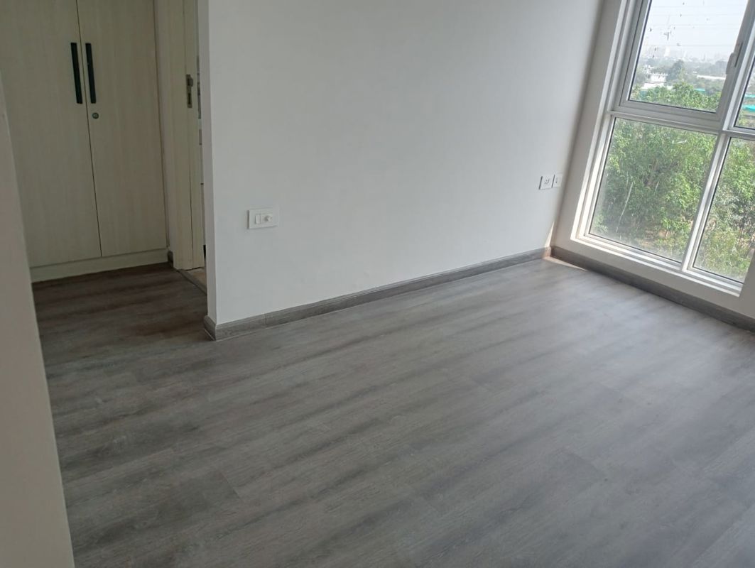 3 BHK + Servant Room Apartment For Rent in Smart World Orchard