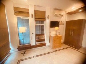 Building Lobby in 3 BHK Builder Floor at South Extension ii – for Rent