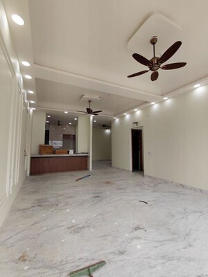 Room in 2 BHK Builder Floor at Highland Harmony, Kandivali West – for Sale