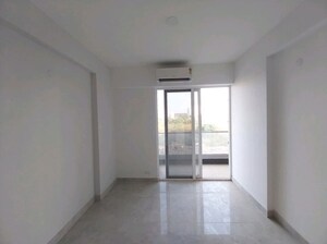 Room in 3 BHK Apartment at Signature Global City, Sector 37d – for Sale