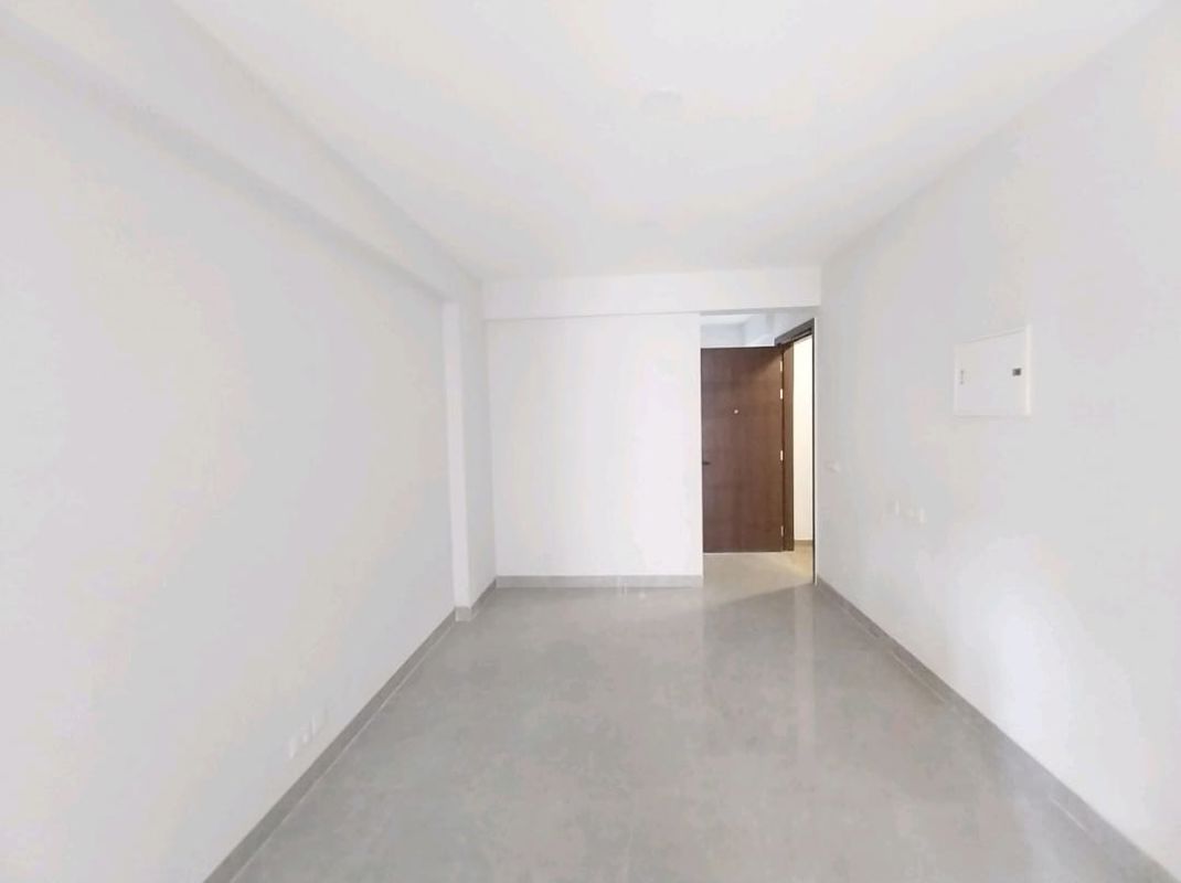 3 BHK + Extra Room Apartment For Sale in Signature Global City
