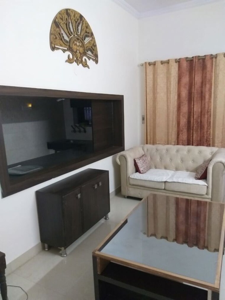 Living Room, ip extension 1.5 Bedroom 750 Sq.Ft. Apartment In Ip Extension Delhi 10153237