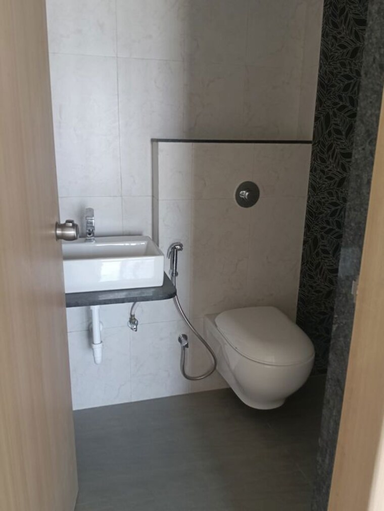Bathroom, sonigara-estilo 2.5 Bedroom 850 Sq.Ft. Apartment In Tathawade Pune 10153269