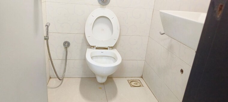 Bathroom, jai-antariksha Commercial Office Space 1300 Sq.Ft. In Andheri East Mumbai 10153389