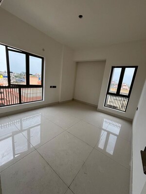 Room in 3 BHK Apartment at Merlin Pristine, New Alipore – for Rent