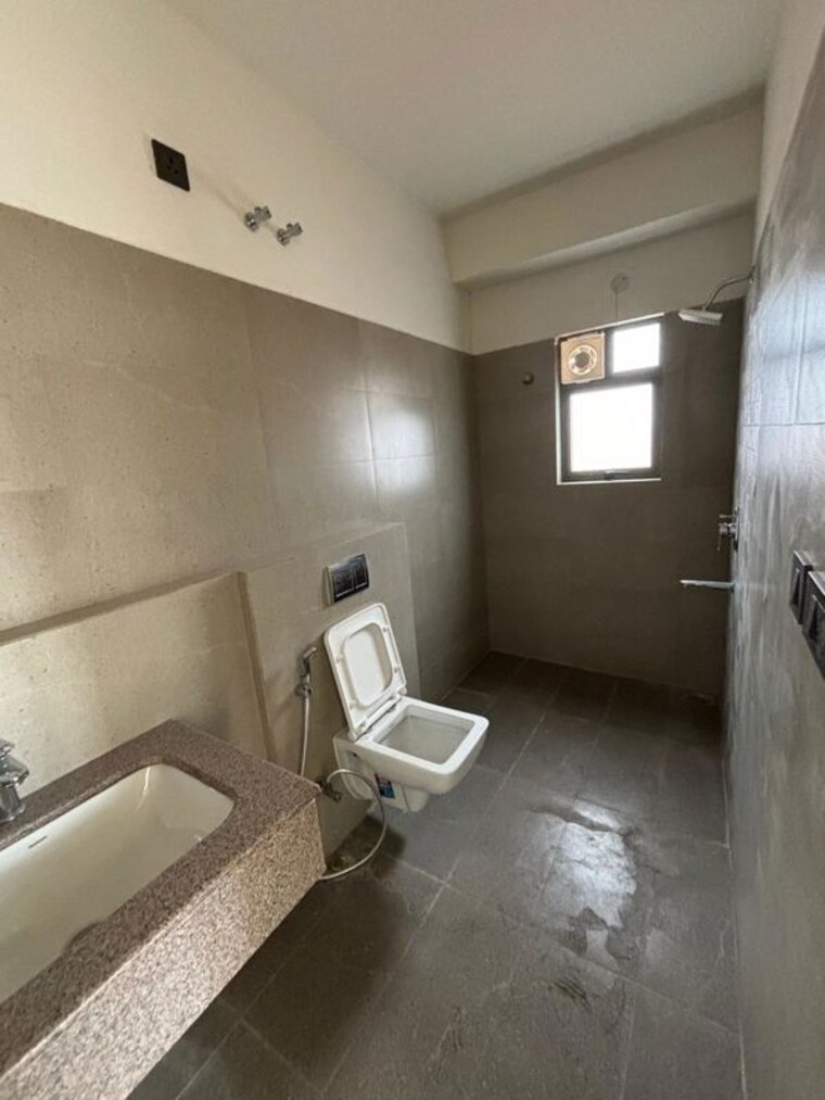 Bathroom, merlin-pristine 3 Bedroom 1310 Sq.Ft. Apartment In New Alipore Kolkata 10153335