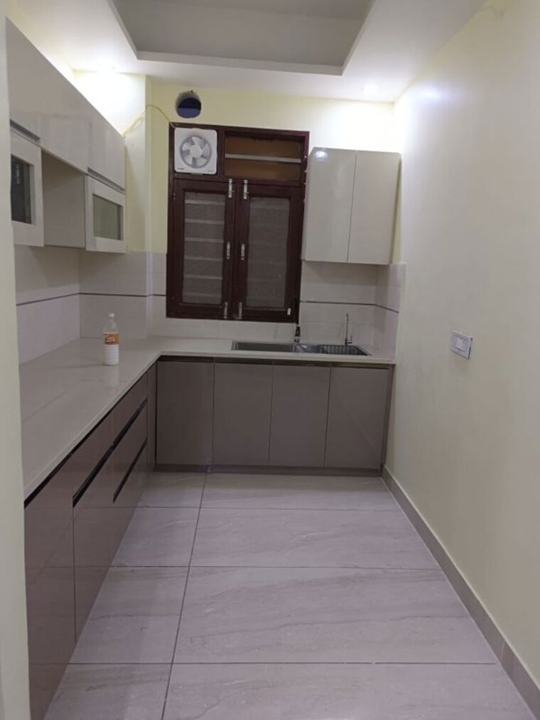 Kitchen, sector 69 2 Bedroom 120 Sq.Yd. Builder Floor In Sector 69 Gurgaon 10153190