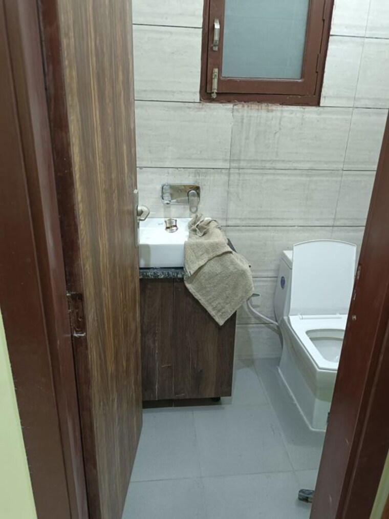 Bathroom, sector 69 2 Bedroom 120 Sq.Yd. Builder Floor In Sector 69 Gurgaon 10153190