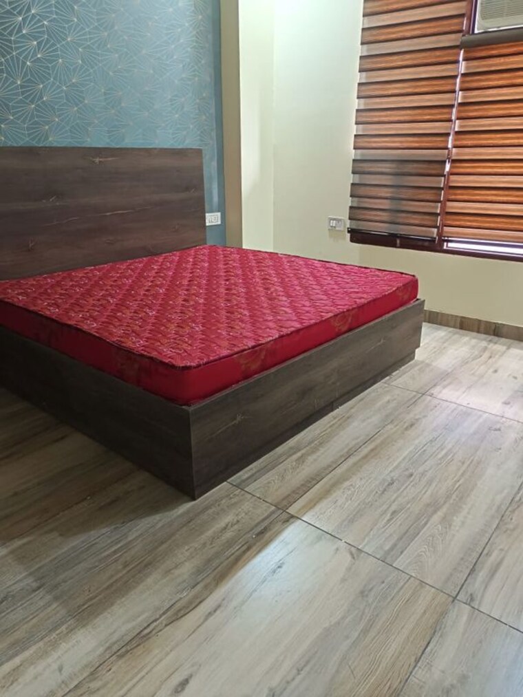 Bedroom, sector 69 2 Bedroom 120 Sq.Yd. Builder Floor In Sector 69 Gurgaon 10153190
