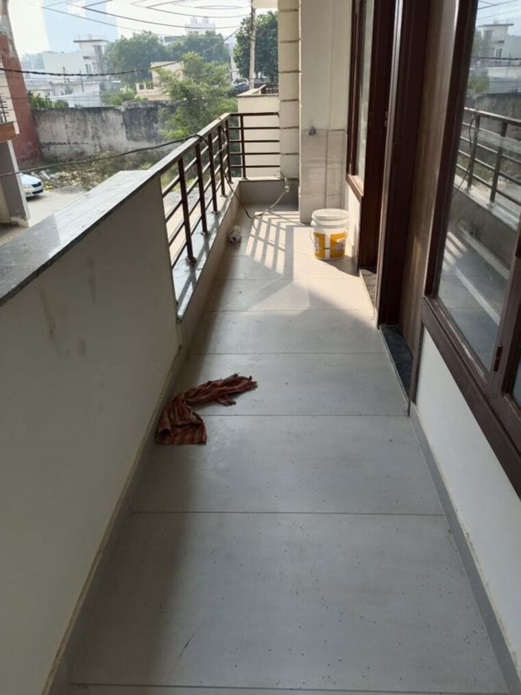 Balcony, sector 69 2 Bedroom 126 Sq.Yd. Builder Floor In Sector 69 Gurgaon 10153196