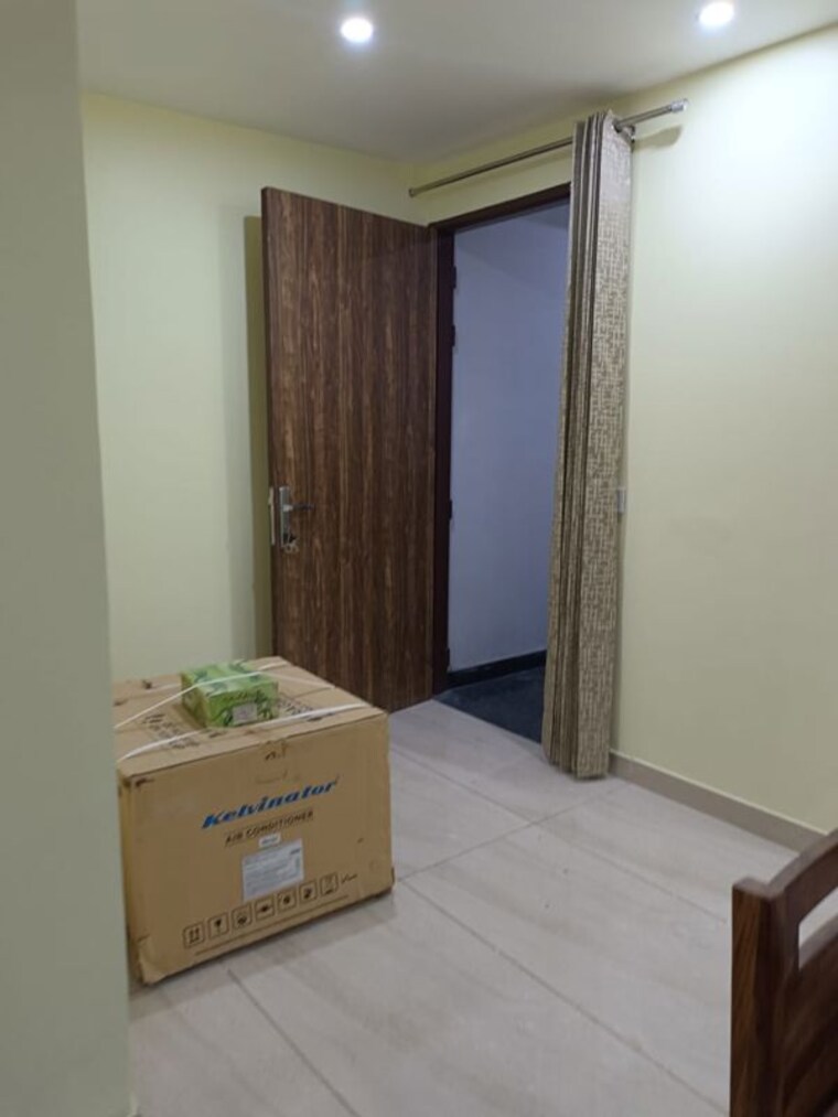 Room, sector 69 2 Bedroom 133 Sq.Yd. Builder Floor In Sector 69 Gurgaon 10153201