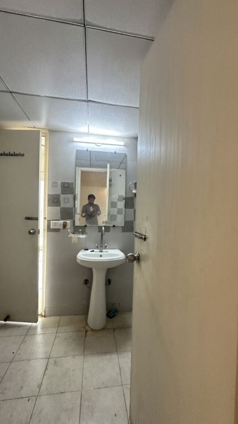 Bathroom, gaur-city-7th-avenue 3 Bedroom 1350 Sq.Ft. Apartment In Sector 4 Greater Noida Greater Noida 10153473