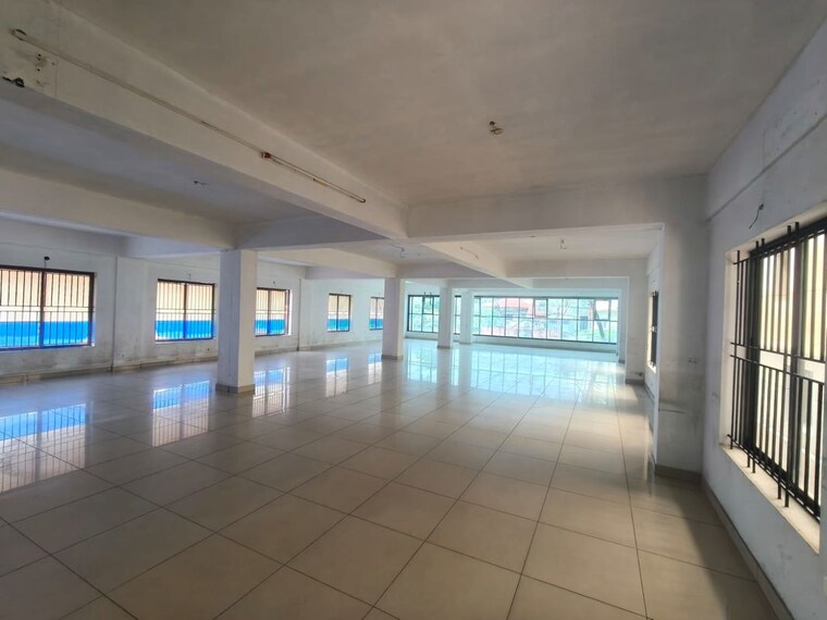  Parking, kacheripady Commercial Office Space 6000 Sq.Ft. In Kacheripady Kochi 10153564