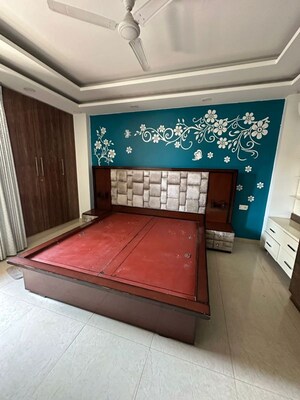 Bedroom in 6+ BHK Independent House at Dlf Phase I – for Sale