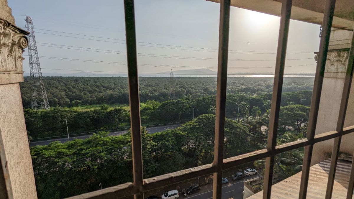 2 BHK + Study Room Apartment For Rent in Tharwani Heights
