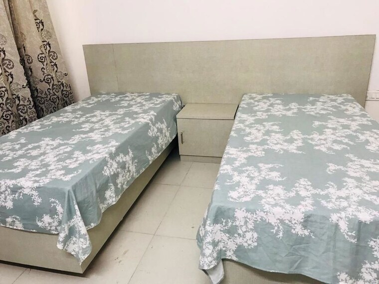 Room, sector 168 Pg For Girls In Sector 168 9972174