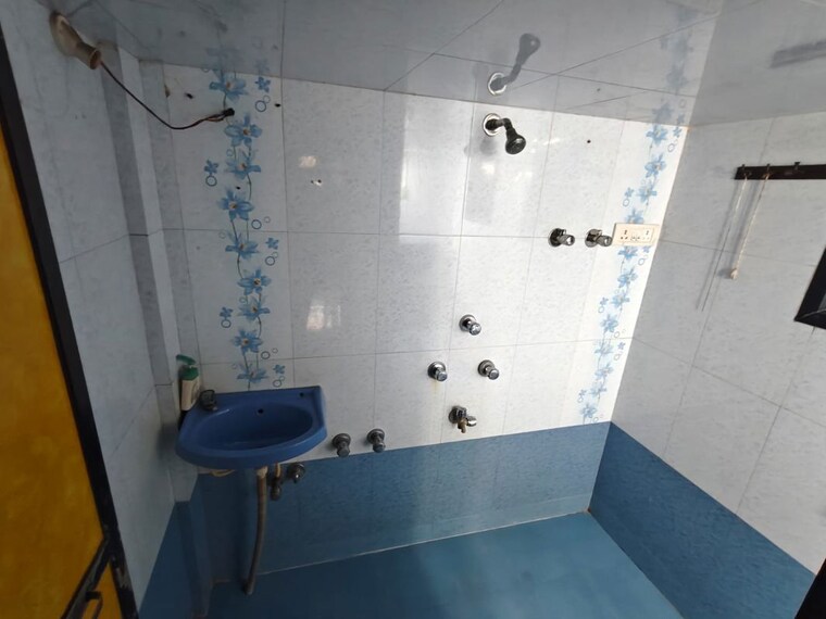 Bathroom, arjun-chs-vasant-vihar 2 Bedroom 720 Sq.Ft. Apartment In Vasant Vihar Thane 10154252