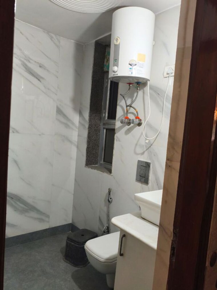 Bathroom, palam vihar 3 Bedroom 1500 Sq.Ft. Builder Floor In Palam Vihar Gurgaon 10154466