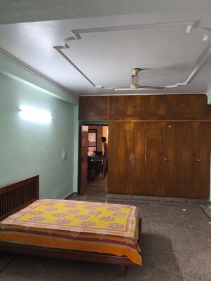 Bedroom in 3 BHK Builder Floor at Palam Vihar – for Rent