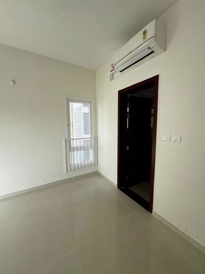 Room in 5 BHK Apartment at LnT Raintree Boulevard, Hebbal – for Sale