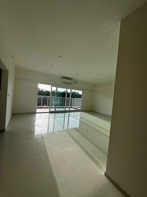 Room in 5 BHK Apartment at LnT Raintree Boulevard, Hebbal – for Sale