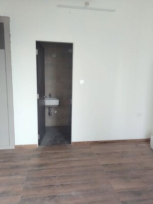 Room in 2 BHK Apartment at Hiranandani Estate – for Rent